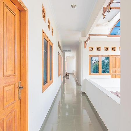 Готель Reddoorz @ Pemuda Street Чиребон Екстер'єр фото